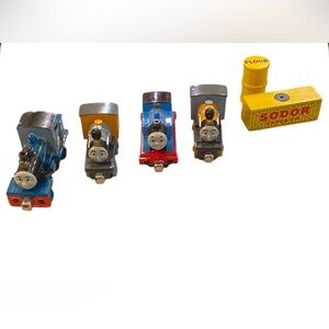 Lot Of 6  ~ 4 Diescast Magnetic Thomas The Train  Friends And 2 Wooden Pieces